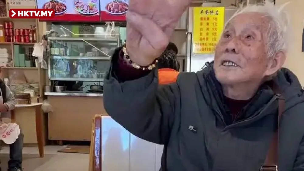 96-Year-Old Man Completes His China Tour by Solo Traveling to Tibet