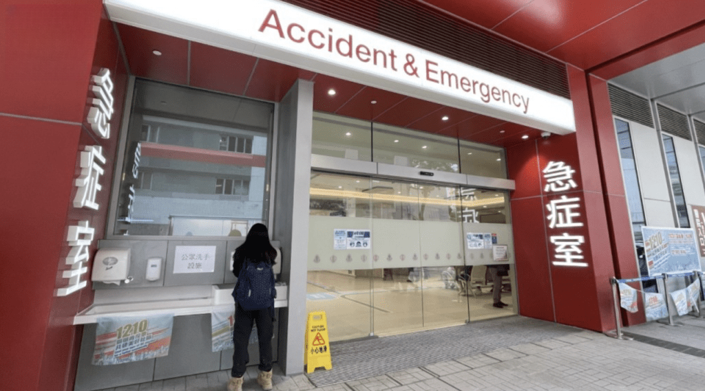 Metal Bar Falls in Wanchai, Injures 27-Year-Old Man