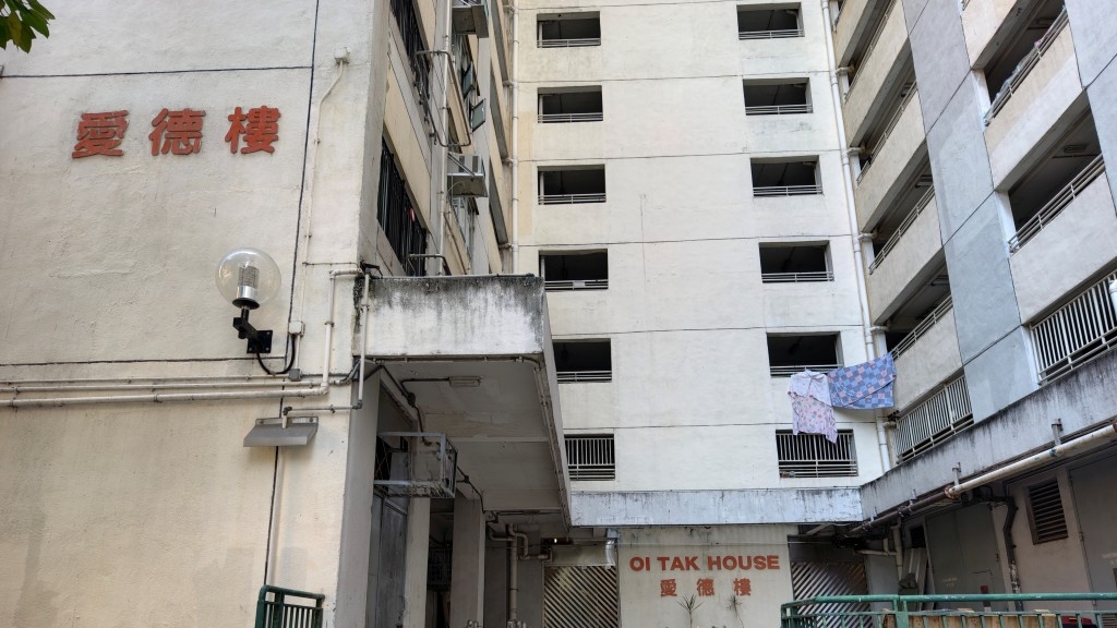Serial Robbery Bid Fails in Yuaai Village, Tuen Mun; Victim Injured