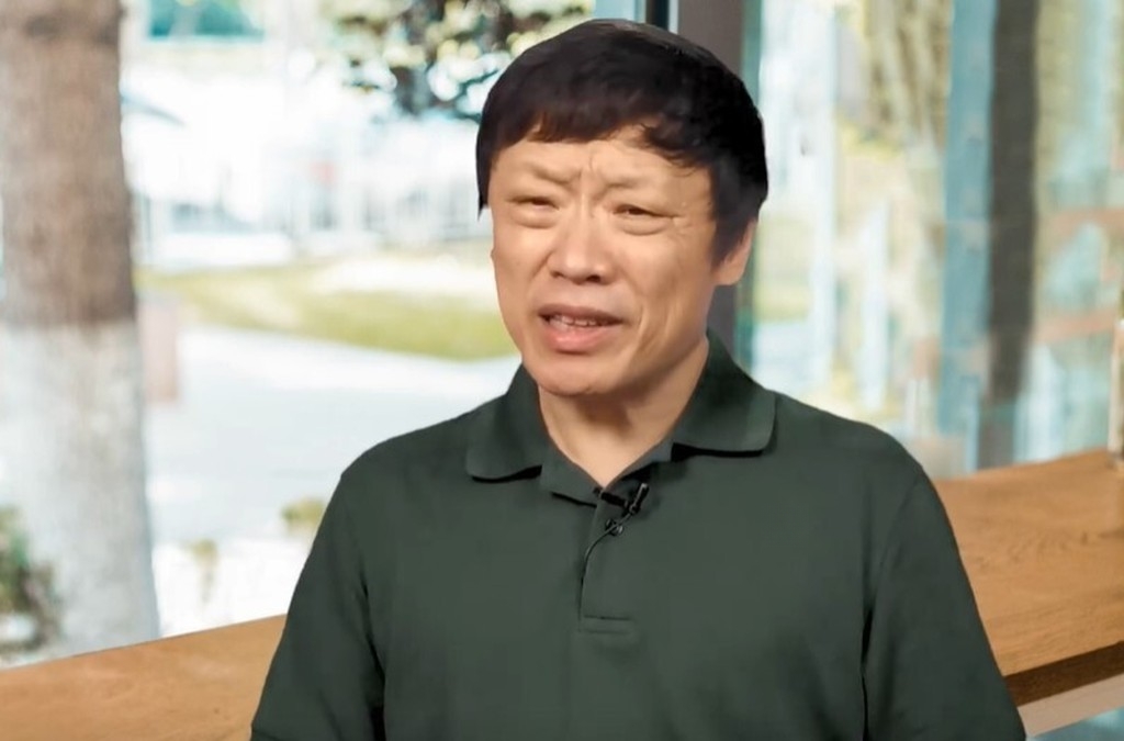 A-share Market Plummets, Hu Simin Praises Bottom-Fishers as ‘Heroes of China’s Stock Market'
