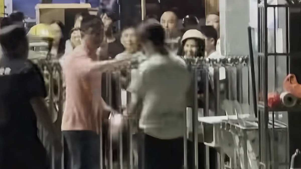 Teacher at Wuzhou High School Blocks Students from Leaving Campus and Yells ‘Hit You with a Car'